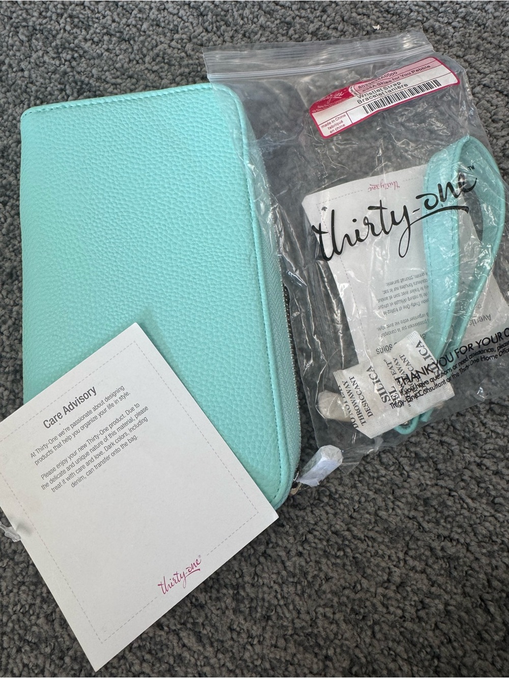 thirty-one all about the Benjaminโs wallet and wristlet strap